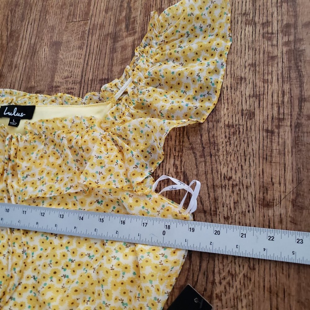 Lulu's Top - Picture 2 of 4